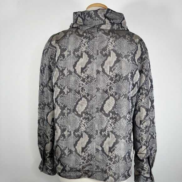 St John Jacket Women's Sz M Yellow Label Windbreaker Lightweight Snake Print Zip - Picture 10 of 14